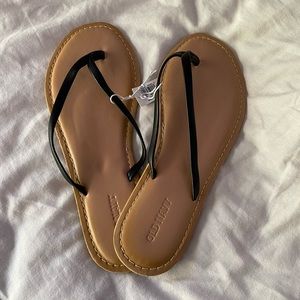Black and Tan Old Navy Flip Flops. Never worn. NWT